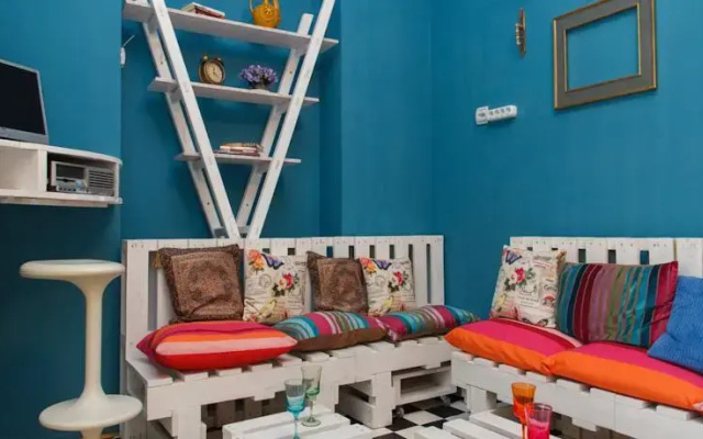 Hostel Yolostel