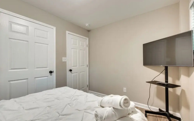 Atlanta Apartment w/ Grill: 7 Mi to Downtown!
