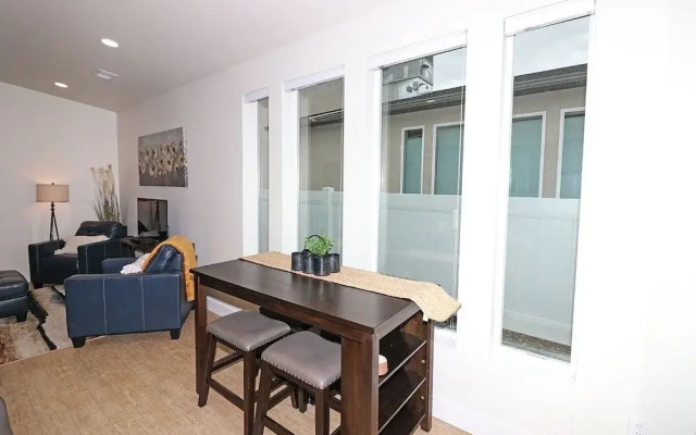 Tranquil Modern Haven 2 Bedroom Home