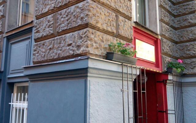 Отель Chili Hostel Чехия, Прага - 7 отзывов об отеле, цены и фото номеров - забронировать отель Chili Hostel онлайн вид на фасад