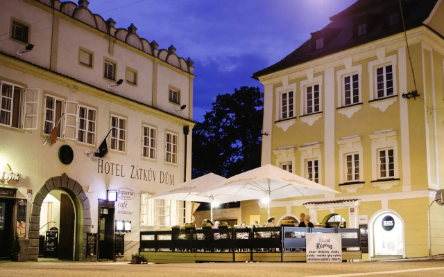Hotel Zatkuv Dum