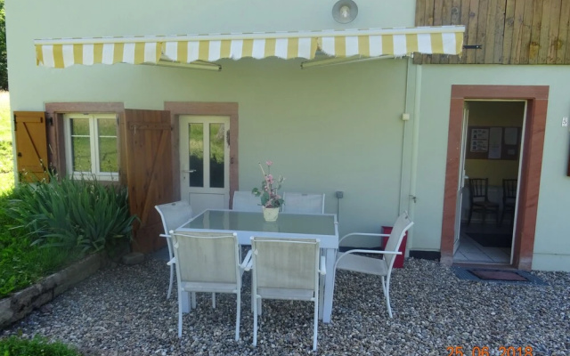 La Petite Maison Dans Les Prés