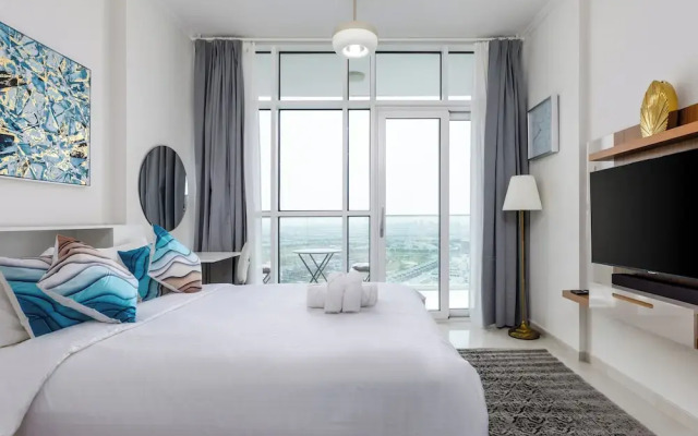 Waves - Elegant 28th Floor Studio in Carson A, Damac Hills
