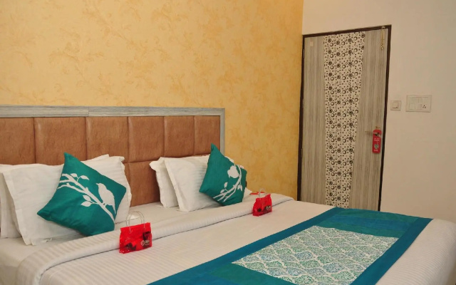 OYO 1605 Hotel Axis Inn