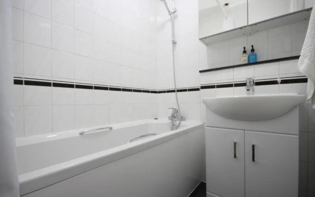 Camden Town Spacious 2 Bedroom Apartment - Sleeps 5 guests!