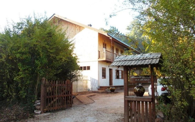 Thitaw Lay House B & B