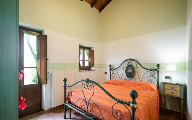 Farmhouse in Citta di Castello With Pool