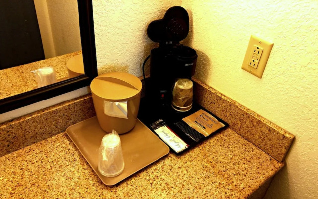 Cochran Inn & Suites