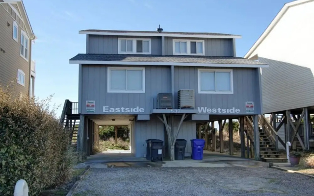 Eastside  3 Bedroom Home by RedAwning