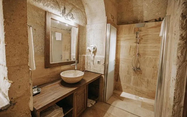 Lagania Cave Suites