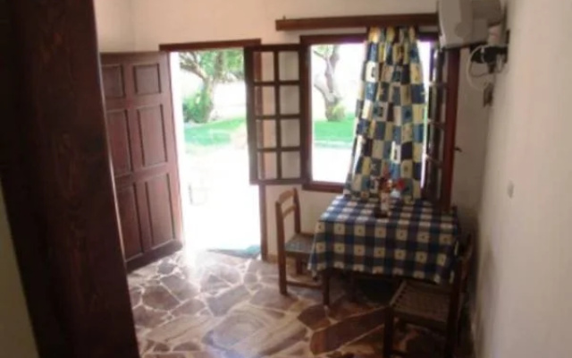 Anavaloussa Apartments