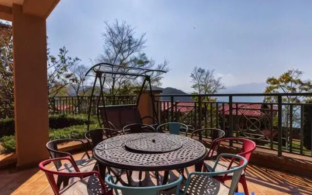 FuXian Lake Holiday House