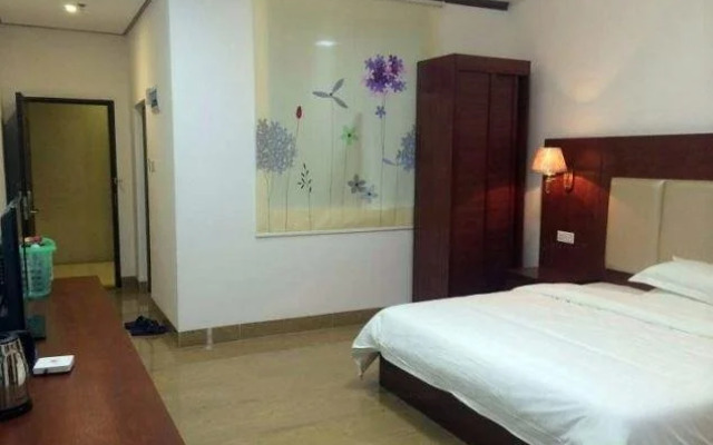 Lianjiang Yue Guang Business Hotel