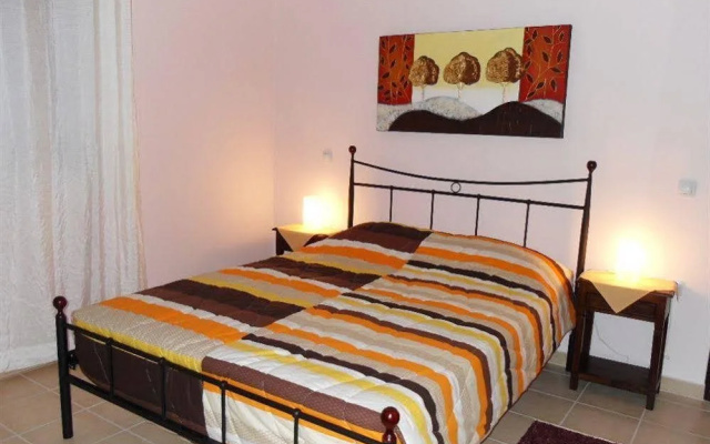 Omorfi Poli Holiday Apartment