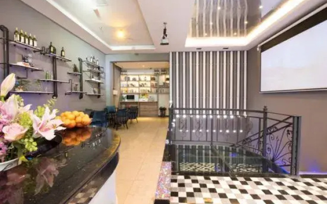 Manbo Meiyi Qingju Hotel (Yichang Shuiyuecheng Branch)
