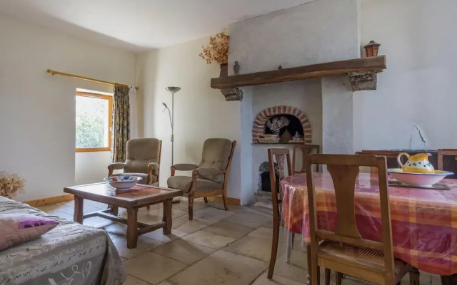 Farmhouse in Giroux Near Forest & Lake