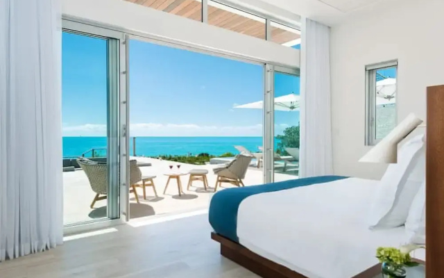Luxurious Oceanfront Villa Infinity Pool Views