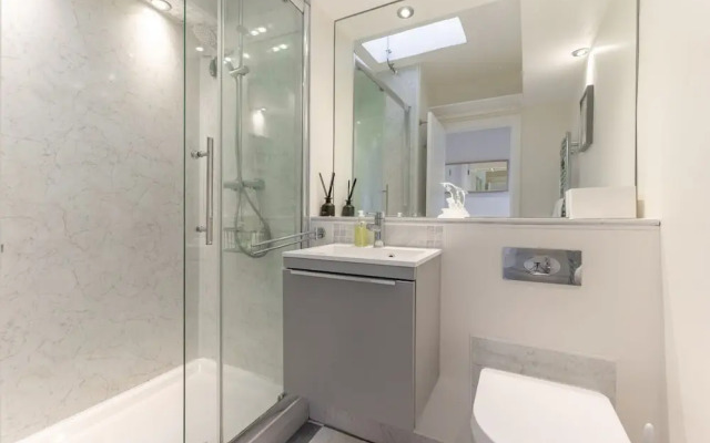 Stunning Clifton Flat in Amazing Central Location