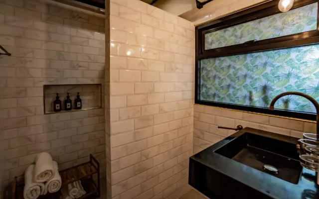 Luxury Industrial Flat 5 Mins From Nimman