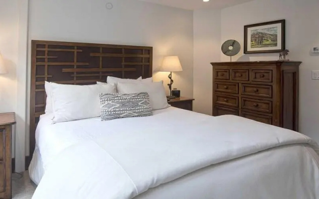 Plaza Lodge #1 5 Bedroom Condo by Redawning