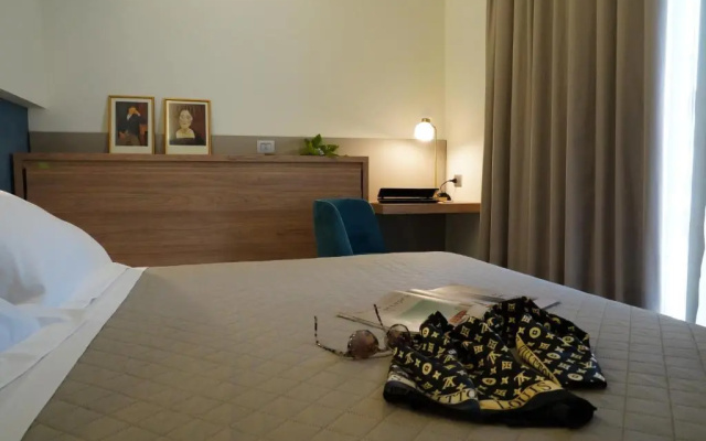 11 Catalani Rooms