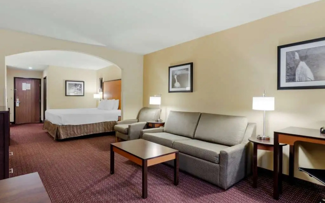 Best Western Plus Cascade Inn & Suites