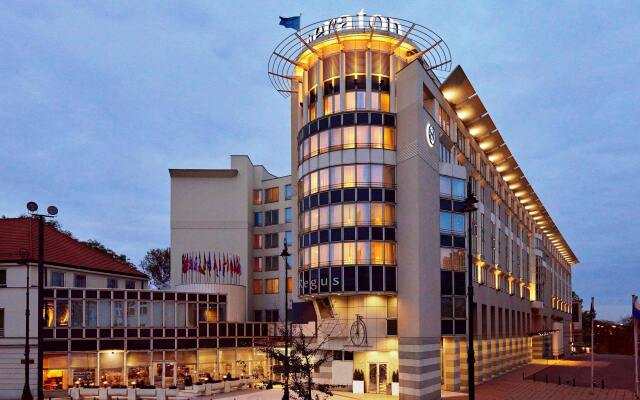 Sheraton Warsaw Hotel вид на фасад
