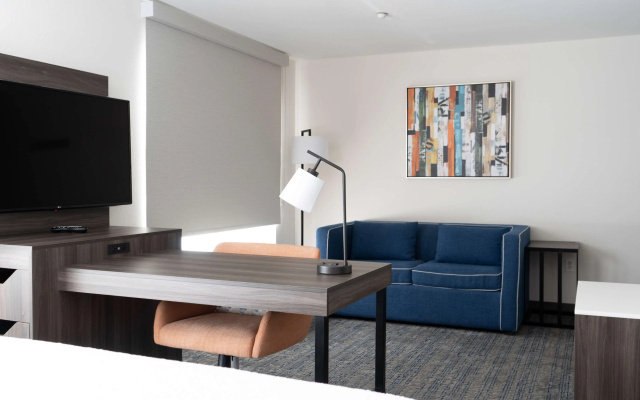 Hampton Inn & Suites Seal Beach