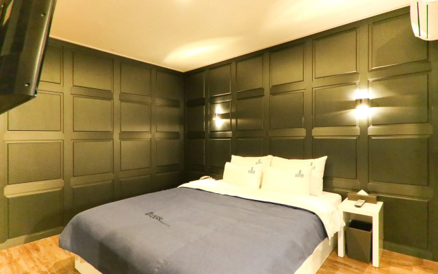 Louis Hotel