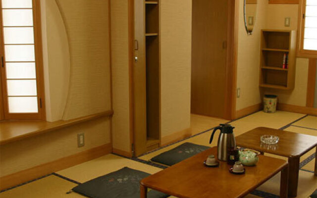 Отель Sanukiya Ryokan Минамиавадзи удобства в номере