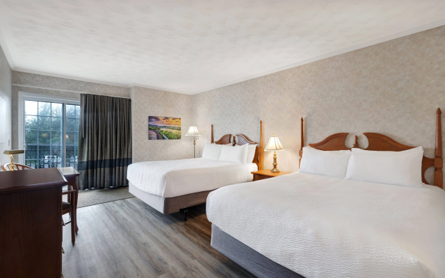 Super 8 By Wyndham Plainview