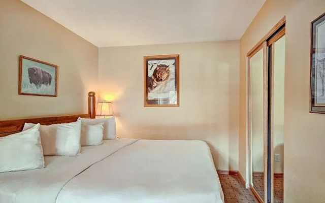 River Mnt Lodge W105D