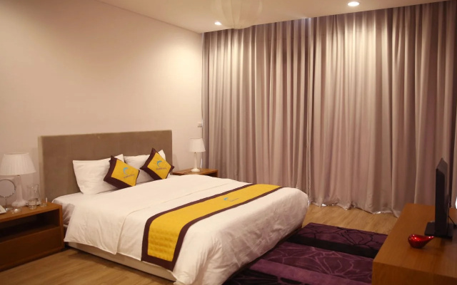 Dolphin Plaza Apartment
