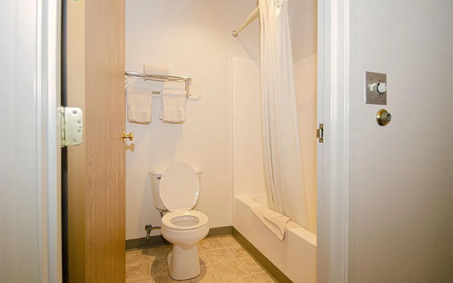 Urbana Inn & Suites