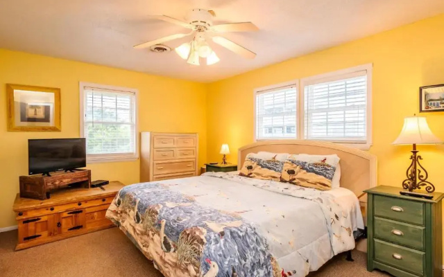 Beach Barn by Oak Island Accommodations