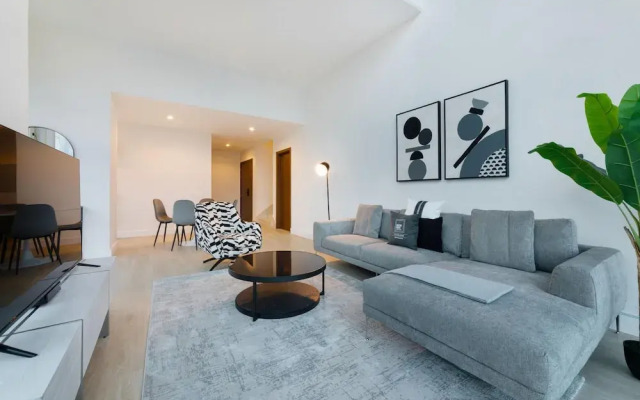 Spectacular Duplex Apt w Canal Views