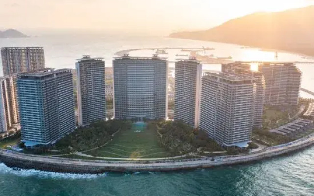 Yajing Haiju Surfing Seaview Design Hotel (Wanning Sunac Riyuewan Branch)