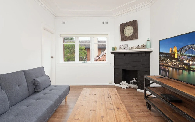 Newly Renovated Apt Close to CBD Unit 2
