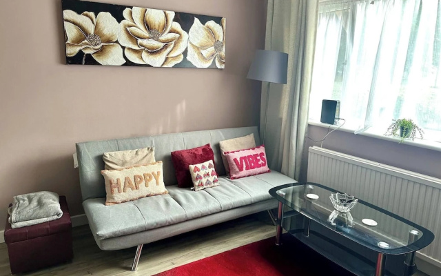 NKN Cosy Maisonette Dartford Station Free Parking