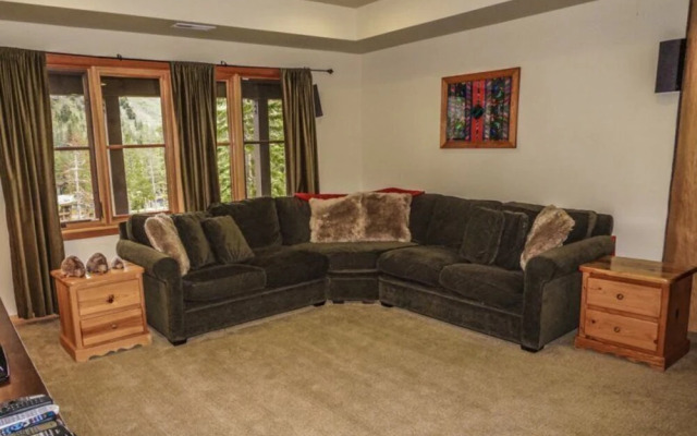 Palisades at Kirkwood Ski in out Luxury Home by RedAwning