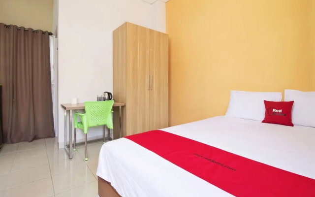 Reddoorz@ Karet Pedurenan 4