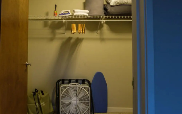 2 BR Weston Apt by Frontdesk