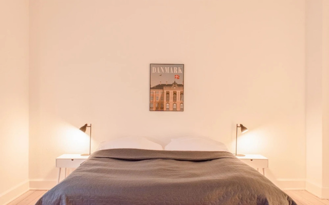 Sanders Boulevard - Cozy 2-bdr Apt By the Canal