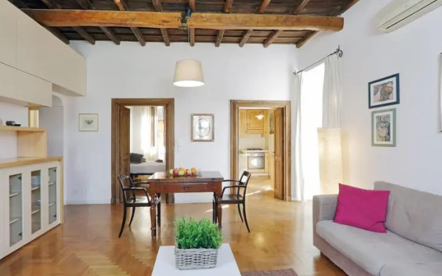 Giubbonari Apartment