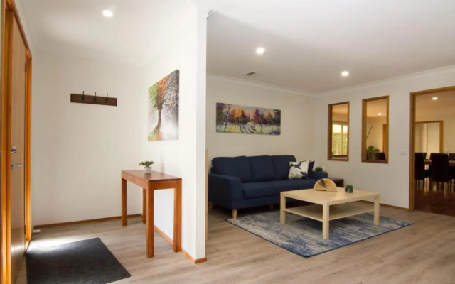 12 Mount Porepunkah Road