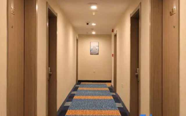 Yijia 365 Chain Hotel (Shijiazhuang Canal Bridge Railway University Yitang Metro Station Branch)