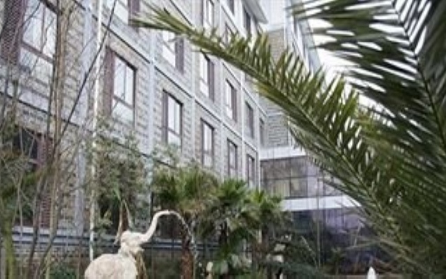 Zhongyan International Hotel вид на фасад