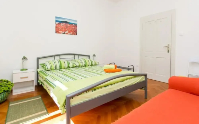 Apartment Blue & Green - Two-bedroom Apartment With Terrace and Garden View
