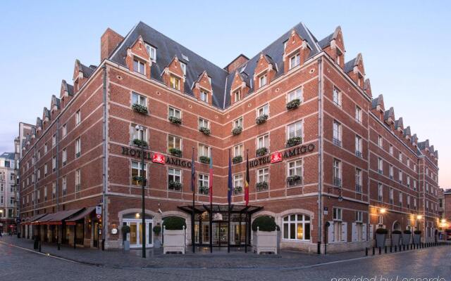 Rocco Forte Hotel Amigo вид на фасад