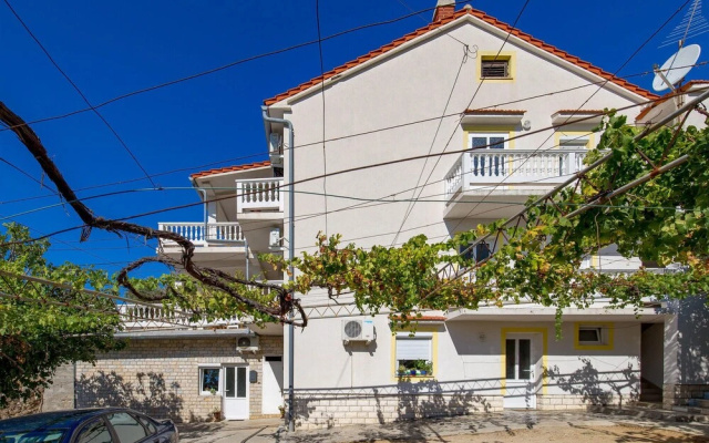 Nice Apartment in Banjol With 2 Bedrooms and Wifi
